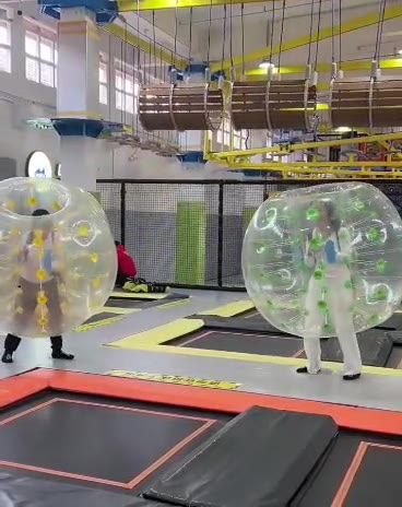 Atterrissage dans la fosse à mousse